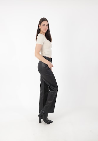 Elara Regular Hose in Schwarz