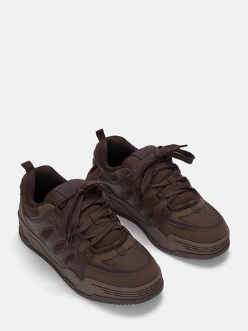 Sneaker bassa di Pull&Bear in marrone