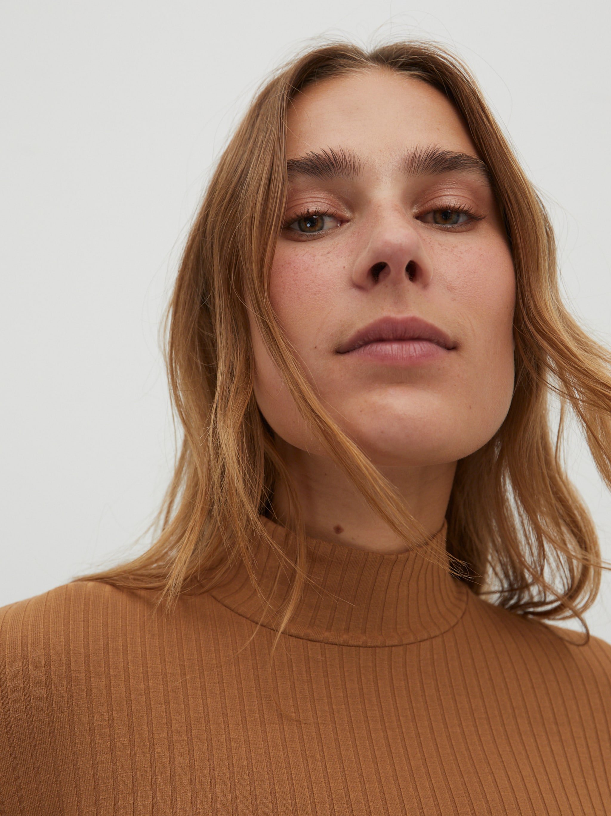 EDITED Producten Shirt 'Manon' Bruin