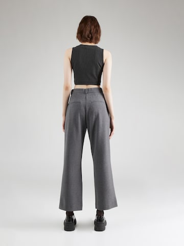 Loosefit Pantaloni con pieghe 'SLOANE' di Abercrombie & Fitch in grigio