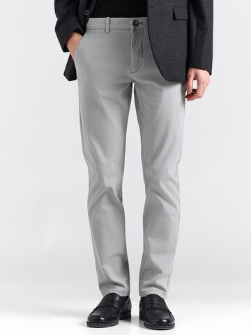 Slimfit Pantaloni chino 'Superflex' di Lindbergh in grigio: frontale