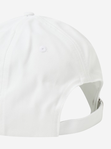 Calvin Klein غطاء بلون أبيض