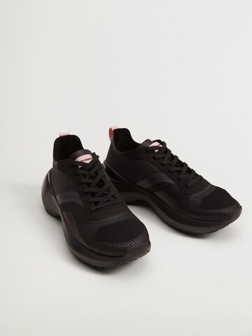 MANGO Sneakers low i svart