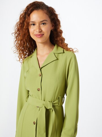 Rochie tip bluză de la Warehouse pe verde