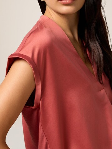 Top di oltre in rosa