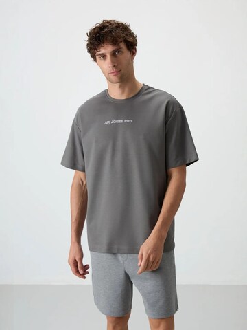 Tommy Life T-Shirts in Grau