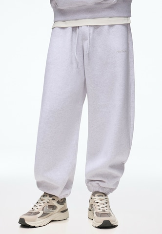 Tapered Pantaloni di Bershka in grigio: frontale