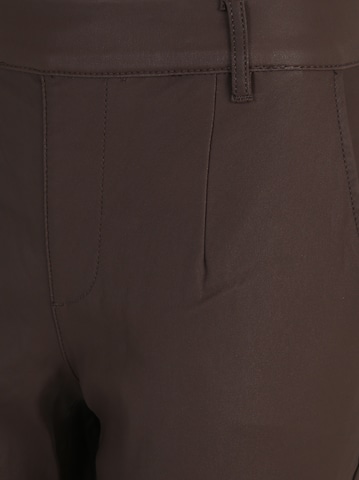 Skinny Pantaloni 'BELLE LISA' di OBJECT Petite in marrone