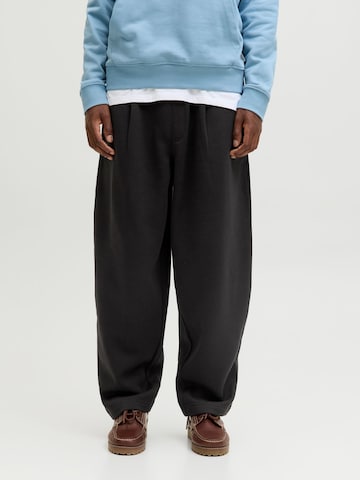 JACK & JONES Regular Trousers in Black: front