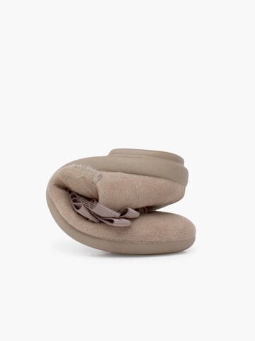Pisamonas - Bailarina en beige