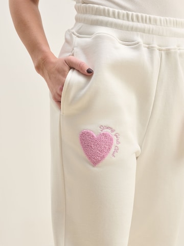 Sálea Tapered Παντελόνι σε λευκό