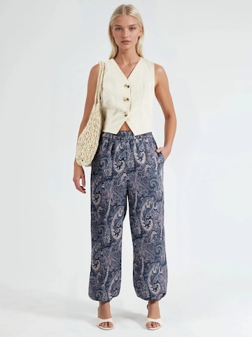 Qu Style Tapered Trousers in Blue
