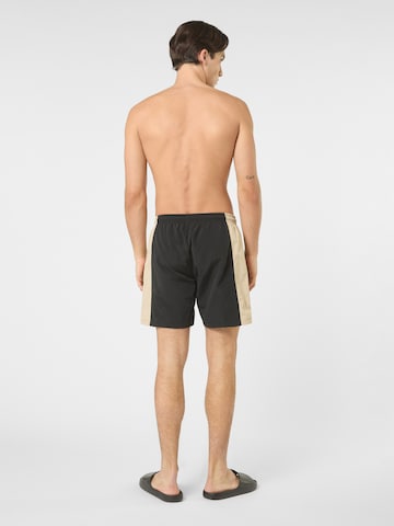 Pantaloncini da bagno 'TELLARO regular blocked beach shorts' di FILA in nero