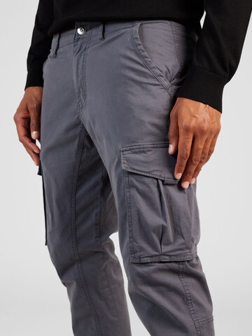 Coupe slim Pantalon cargo QS en gris