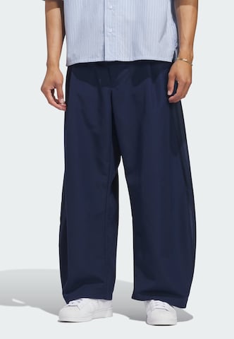 ADIDAS ORIGINALS - Barrel Calças com pregas em azul: frente