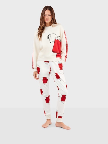 balts Gisela Pidžama: no priekšpuses