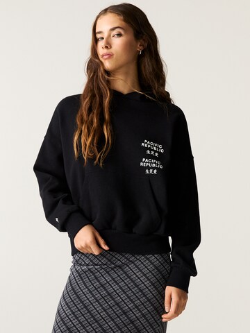 Pull&Bear Sweatshirt in Schwarz: Vorderseite