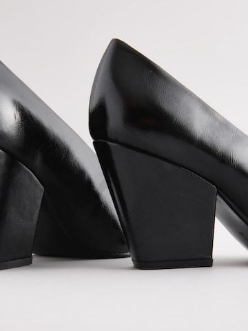 Pumps de la Next pe negru