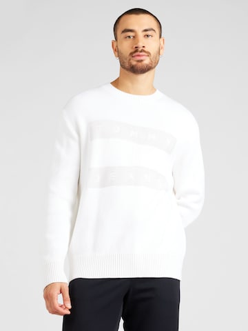 Tommy Jeans Sweater in White: front