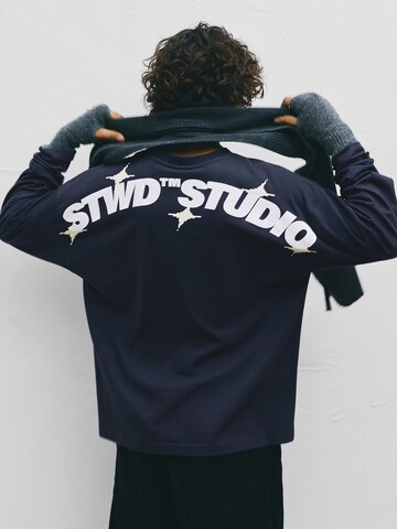 Pull&Bear Тениска 'CLUB COMMUNITY STWD' в синьо: отпред