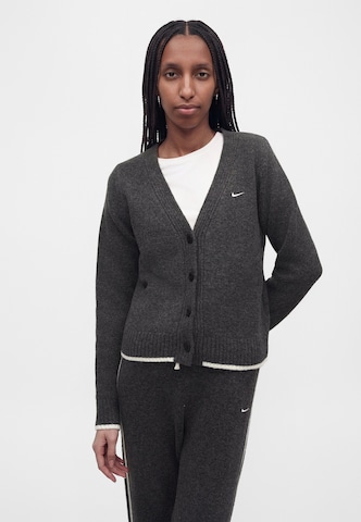 Nike Sportswear - Casaco de malha em preto: frente