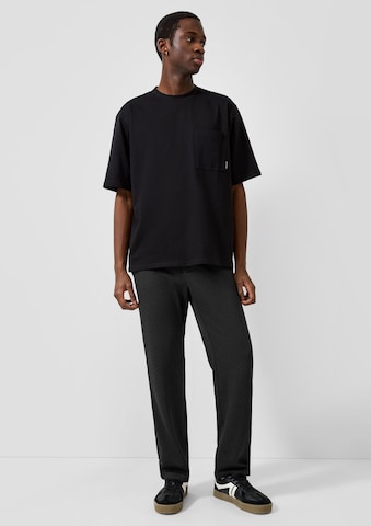 QS Regular Broek in Zwart: voorkant