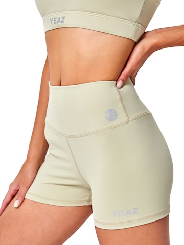 Slimfit Pantaloni sportivi 'Celeb' di YEAZ in verde