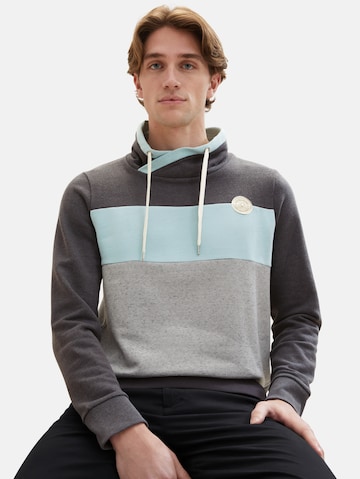 TOM TAILOR Sweatshirt i grå
