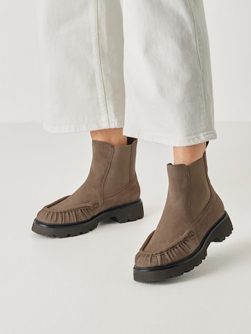 Tamaris Chelsea boots in Brown
