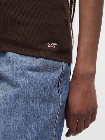 Top de la HOLLISTER pe maro