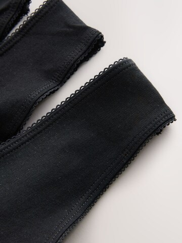 Next Στρινγκ σε μαύρο