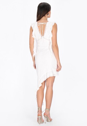 Robe faina en blanc