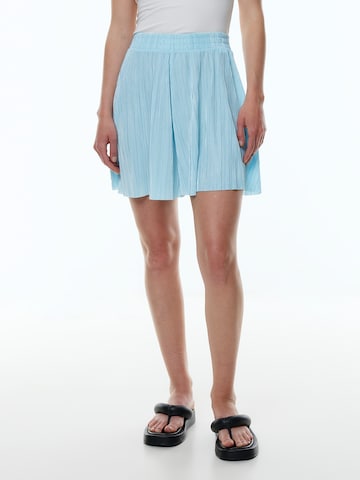 EDITED Regular Shorts 'Mara' (GRS) in Blau: predná strana