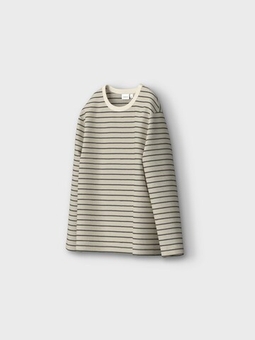Tricou 'NATRIAS' de la NAME IT pe bej