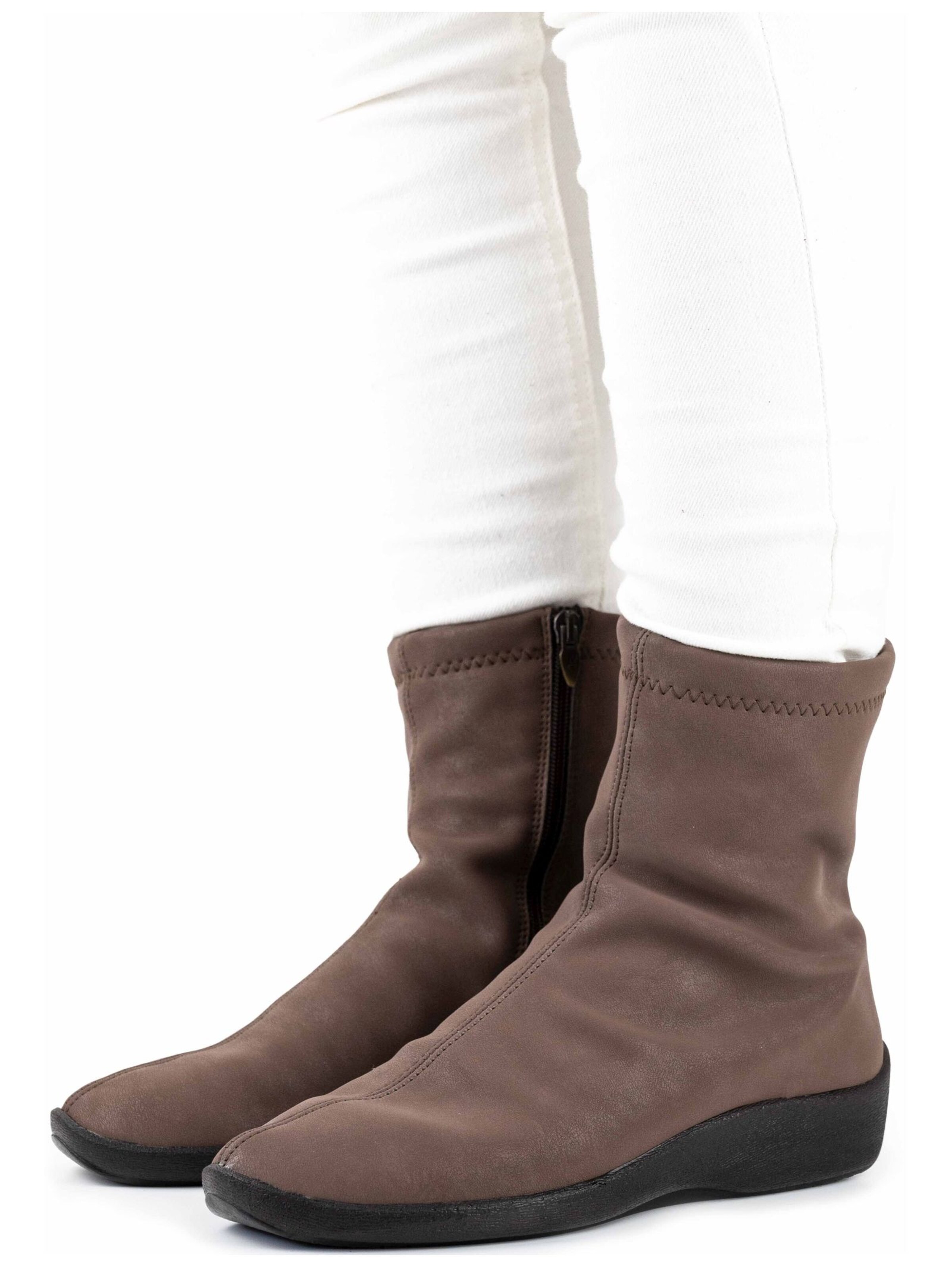 Arcopedico Bootie in Brown: front