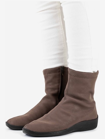 Arcopedico Ankle Boots in Brown: front