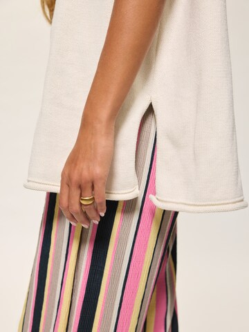 Kamila Šikl Топ в бяло