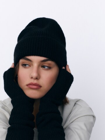 Pull&Bear Beanie in Black