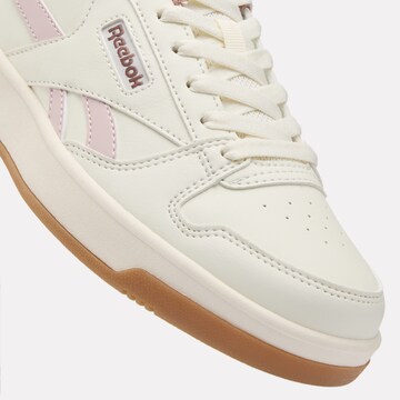 Reebok Sneaker in Beige