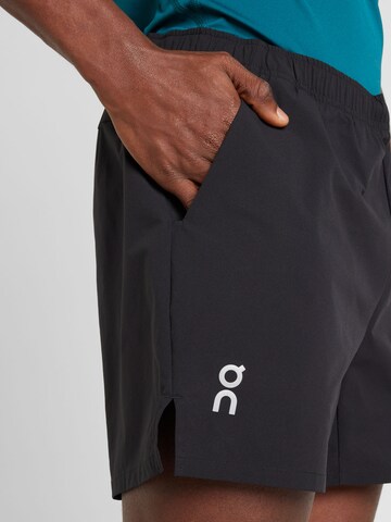 On Regular Sports trousers 'Essential' in Black