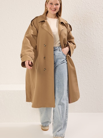 Trendyol Curve Between-seasons coat in Beige: front