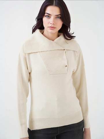 Bigdart Sweater in White: front