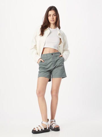 GAP Regular Shorts in Grün