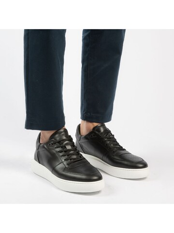 MANFIELD Sneakers in Black