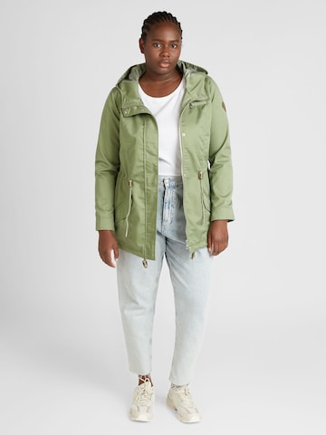 Parka mi-saison 'LORCA' ONLY Carmakoma en vert