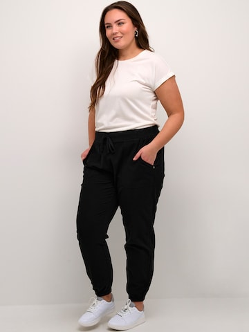 KAFFE CURVE - Tapered Pantalón 'Nana' en negro