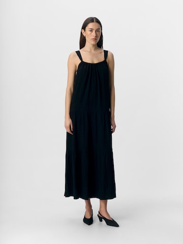 Robe OBJECT en noir : devant