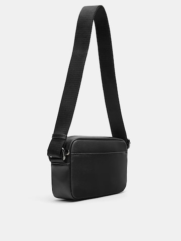 Geantă de umăr de la Pull&Bear pe negru