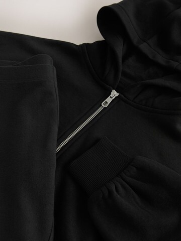 Next - Conjunto en negro