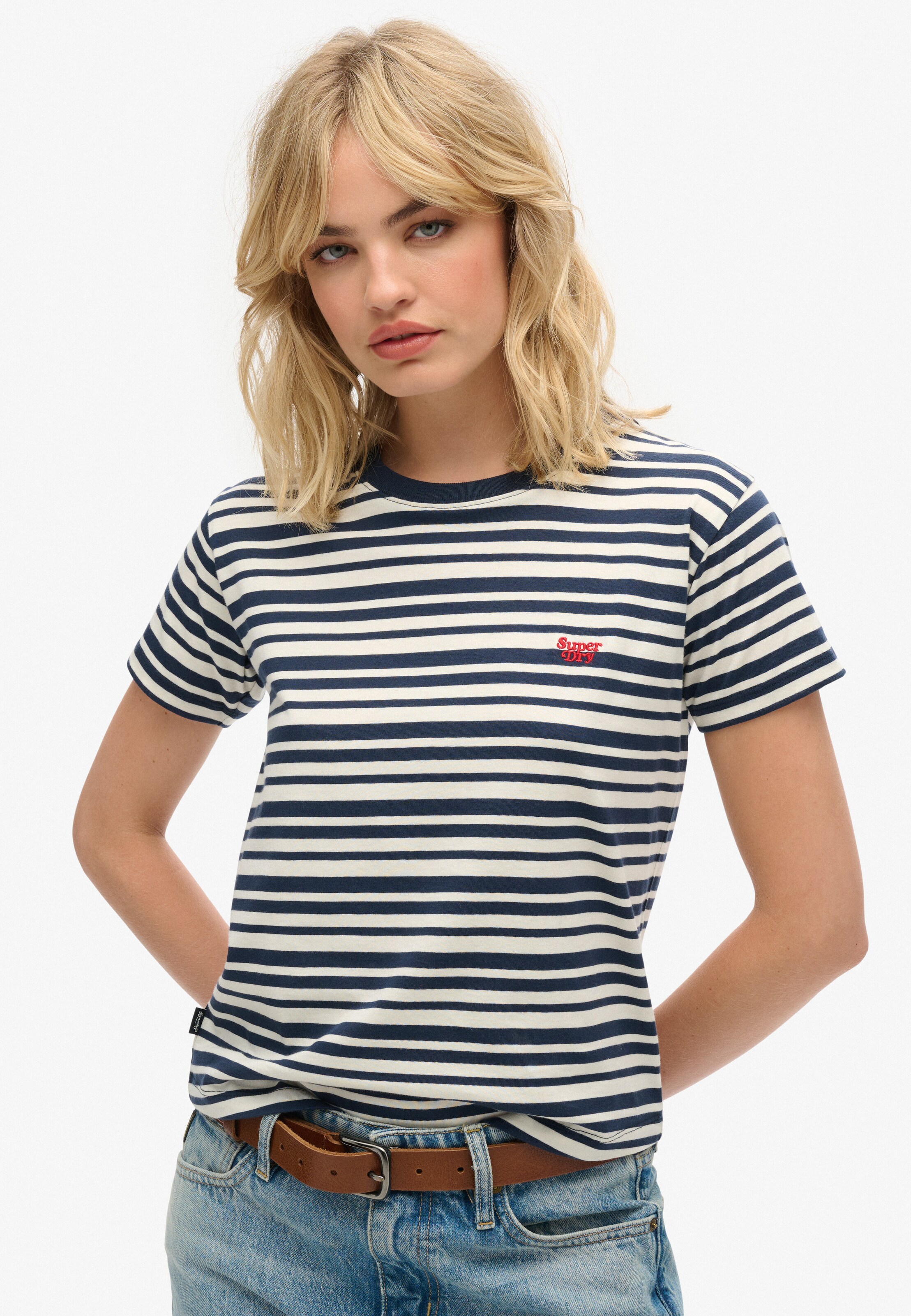 T-shirt 'Essential' Superdry en bleu : devant